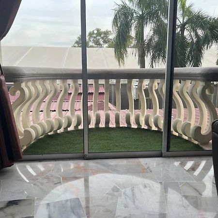 Glory Beach Aparment 2 Bedroom Петалинг Джая Екстериор снимка