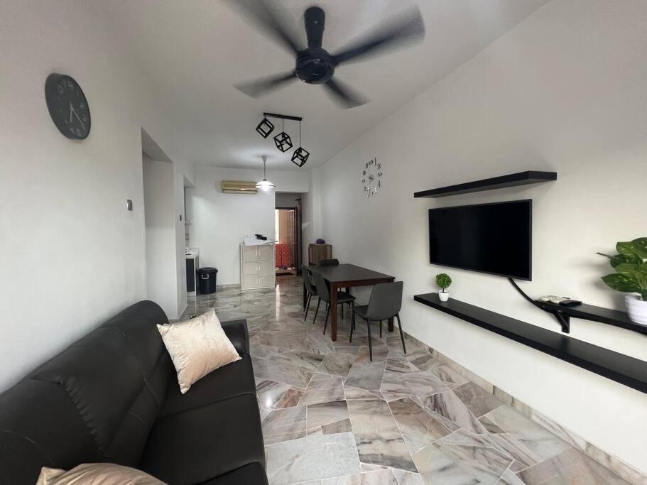 Glory Beach Aparment 2 Bedroom Петалинг Джая Екстериор снимка